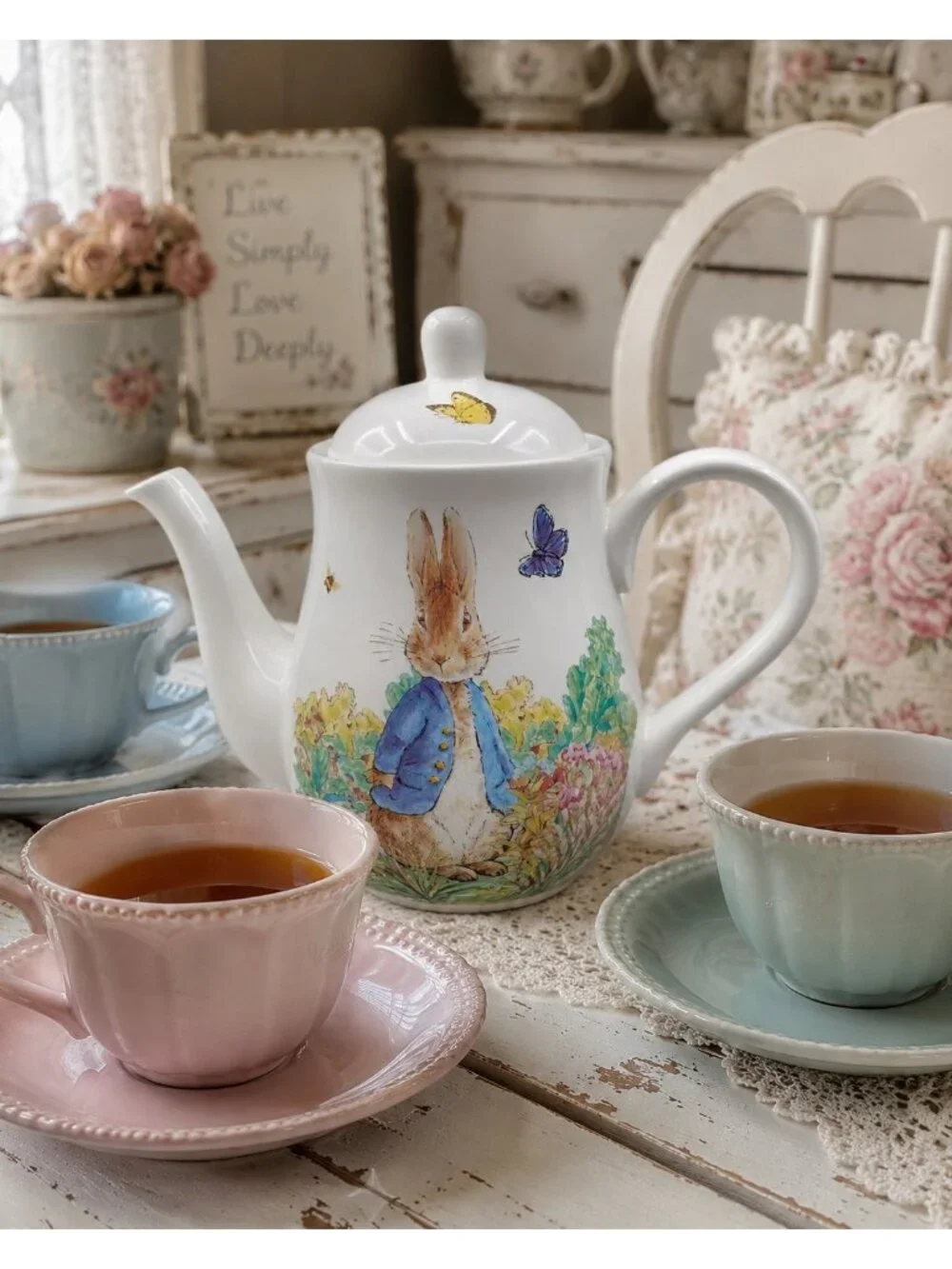 WORLD OF BEATRIX POTTER PETER RABBIT TEAPOT 7-3/4